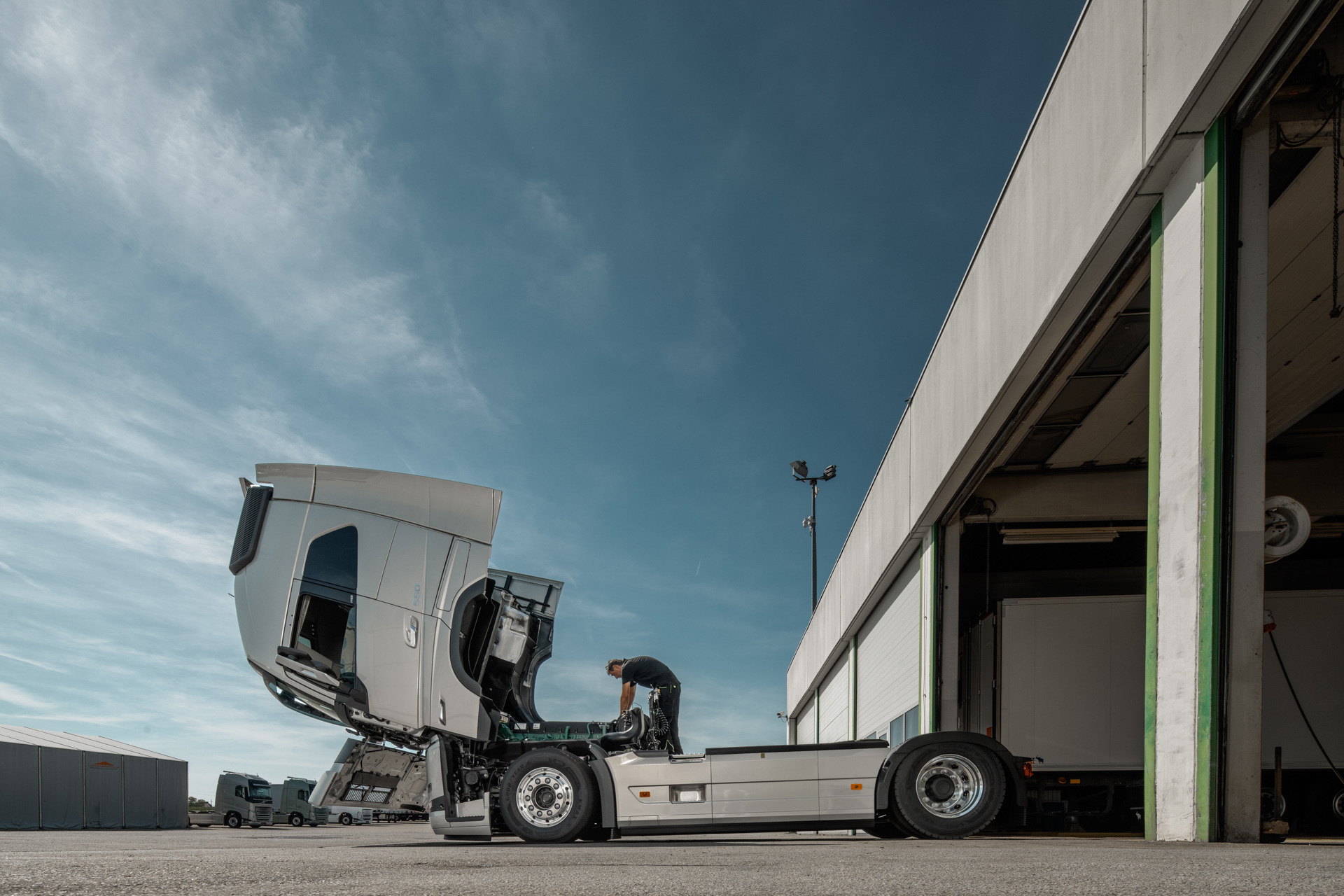 STARENT Truck & Trailer GmbH - ogłoszenia sprzedaży undefined: zdjęcie 2